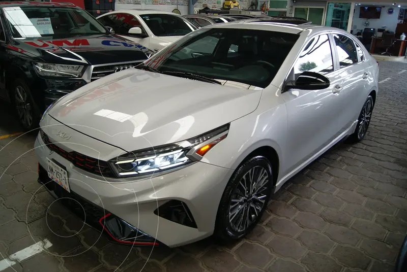 Foto Kia Forte Sedan 2.0L GT Line Aut usado (2023) color Plata precio $397,500