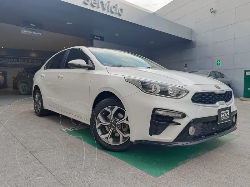 Foto Kia Forte Sedan LX Aut usado (2021) color Blanco precio $268,000