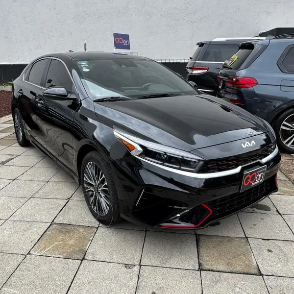 Foto Kia Forte Sedan 1.6L GT Aut usado (2023) color Negro financiado en mensualidades(enganche $103,550 mensualidades desde $7,918)