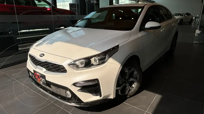 Foto Kia Forte Sedan LX Aut usado (2021) color Blanco financiado en mensualidades(enganche $80,388 mensualidades desde $6,147)