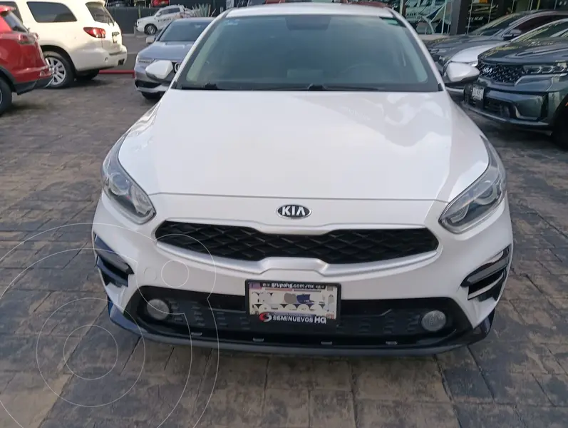 Foto Kia Forte Sedan LX Aut usado (2021) color Blanco precio $260,000