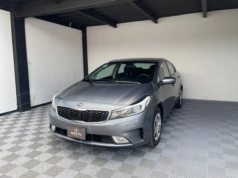 Foto Kia Forte Sedan LX usado (2017) color Gris precio $192,000