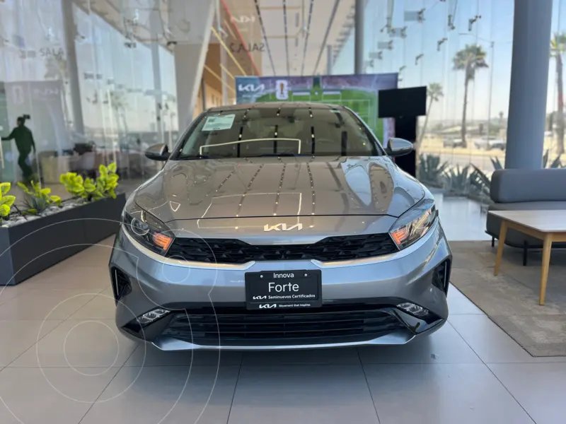 Foto Kia Forte Sedan 2.0L EX Aut usado (2023) color Gris Acero precio $380,000
