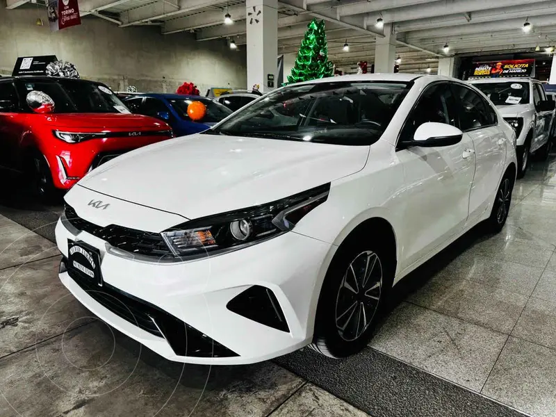 Foto Kia Forte Sedan 2.0L EX Aut usado (2023) color Blanco precio $355,000