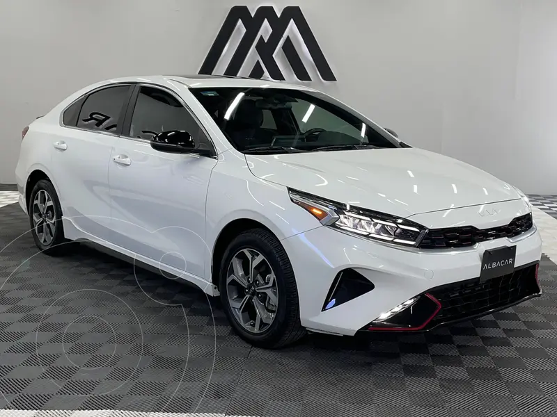 Foto Kia Forte Sedan 2.0L GT Line Aut usado (2024) color Blanco precio $429,999