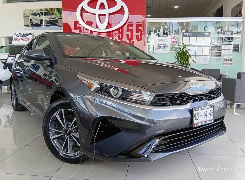 Foto Kia Forte Sedan 2.0L LX usado (2022) color Gris precio $295,000
