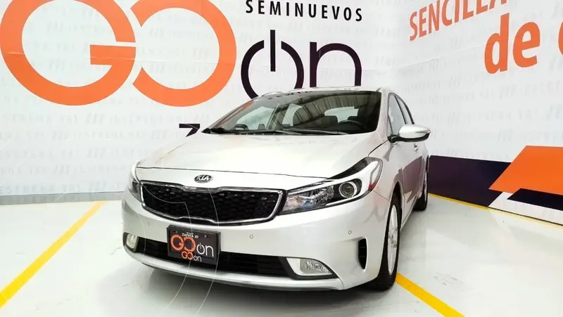 Foto Kia Forte Sedan EX Aut usado (2018) color Gris precio $215,000