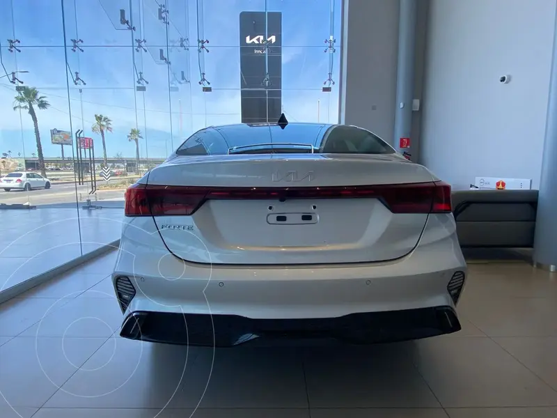 Foto Kia Forte Sedan 2.0L EX Aut usado (2023) color Plata Sedosa precio $390,000