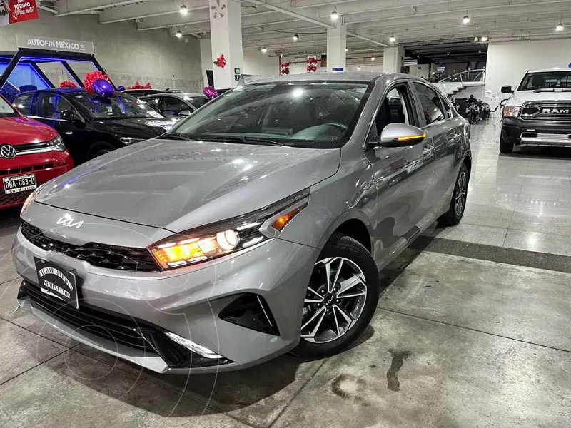 Foto Kia Forte Sedan 2.0L EX Aut usado (2023) color Gris financiado en mensualidades(enganche $103,550 mensualidades desde $7,922)