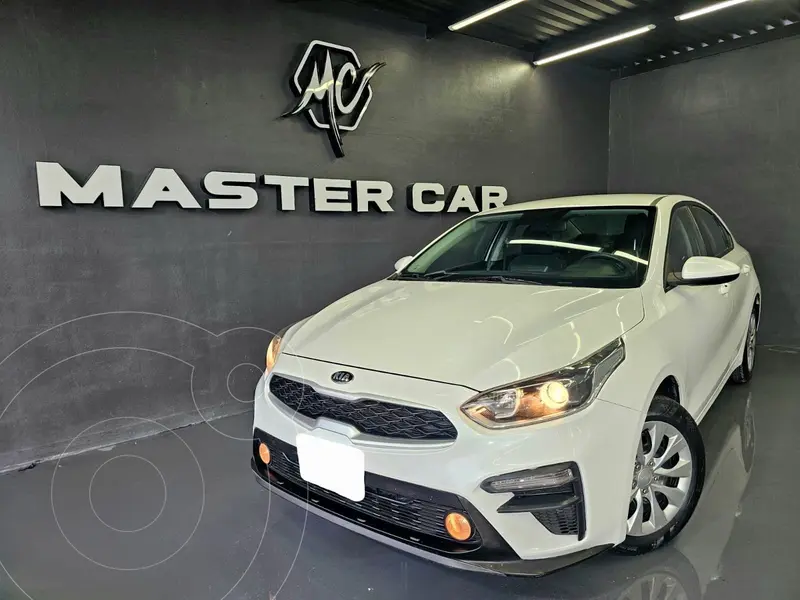 Foto Kia Forte Sedan EX Aut usado (2020) color Blanco precio $224,000