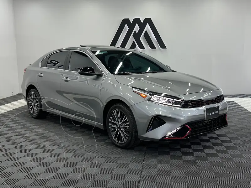 Foto Kia Forte Sedan 2.0L GT Line Aut usado (2024) color plateado precio $397,999