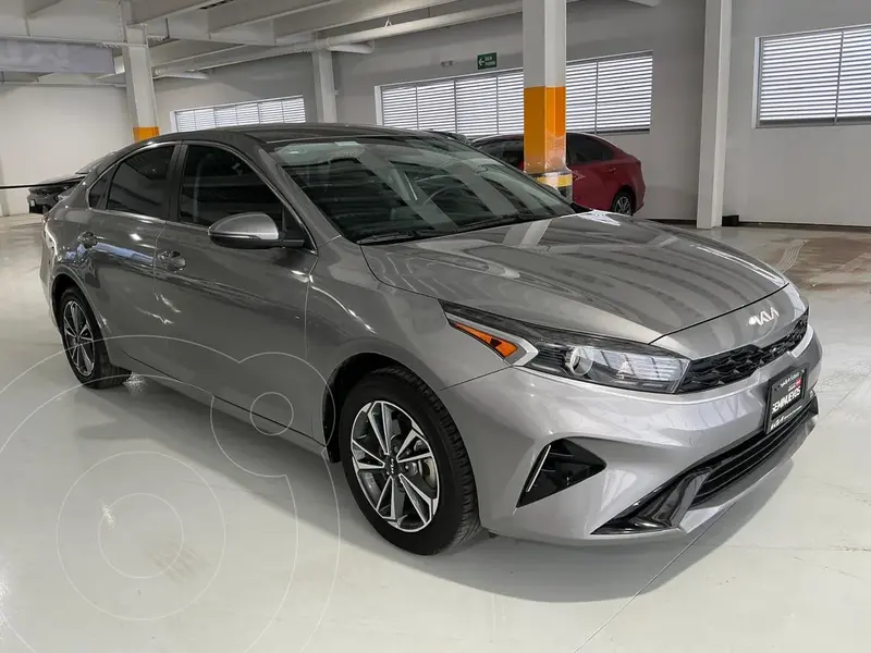Foto Kia Forte Sedan EX usado (2023) color Gris Acero precio $340,000