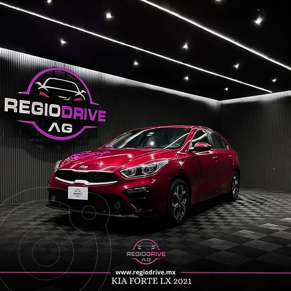 Foto Kia Forte Sedan 2.0L LX Aut usado (2021) color Rojo precio $259,900