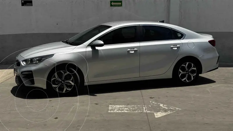 Foto Kia Forte Sedan EX Aut usado (2020) color Plata precio $269,000