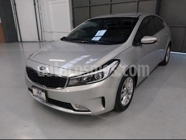 foto Kia Forte 4p EX L4/2.0 Aut usado (2017) color Plata precio $240,000