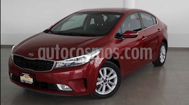 foto Kia Forte EX Aut usado (2018) color Rojo precio $222,000