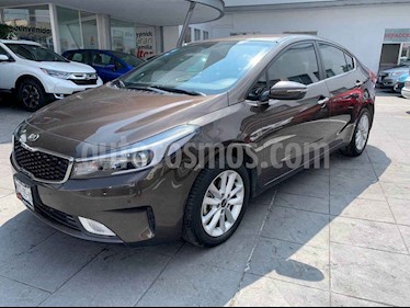 foto Kia Forte EX Aut usado (2017) color Café precio $199,000