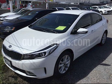 foto Kia Forte EX usado (2018) color Blanco precio $265,000