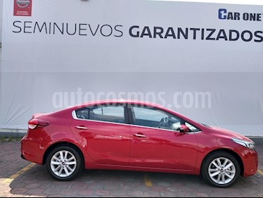 foto Kia Forte EX usado (2018) color Rojo precio $254,900
