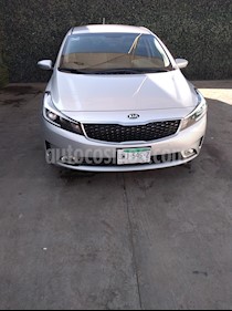 foto Kia Forte HB EX Aut usado (2017) color Plata precio $270,000