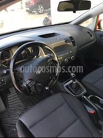 Foto Kia Forte HB EX usado (2017) color Rojo Carmesin precio $207,000