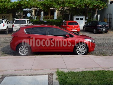 Foto Kia Forte HB EX usado (2018) color Rojo Carmesin precio $255,000