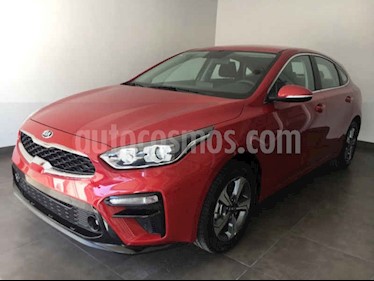 foto Kia Forte HB EX usado (2019) color Rojo precio $300,900