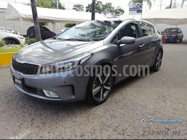 foto Kia Forte HB SX usado (2017) color Gris Metálico precio $260,000
