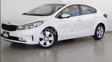 foto Kia Forte LX Aut usado (2017) color Blanco precio $187,000
