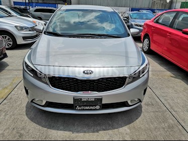 foto Kia Forte LX Aut usado (2018) color Plata precio $195,000