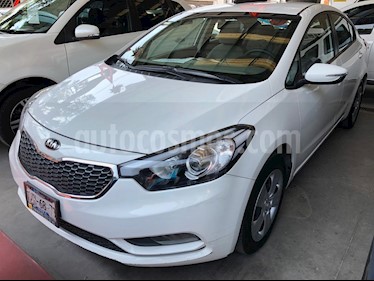 Foto venta Auto usado Kia Forte LX Aut (2016) color Blanco precio $189,500