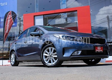 foto Kia Forte LX usado (2018) color Gris precio $245,000