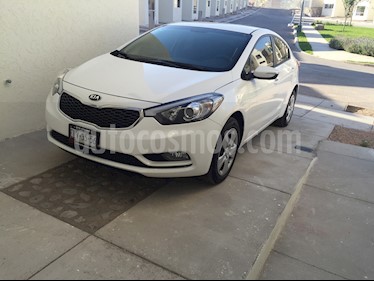 foto Kia Forte LX usado (2016) color Blanco Perla precio $170,000