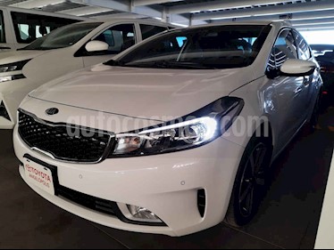 foto Kia Forte SX Aut usado (2018) color Blanco precio $270,000