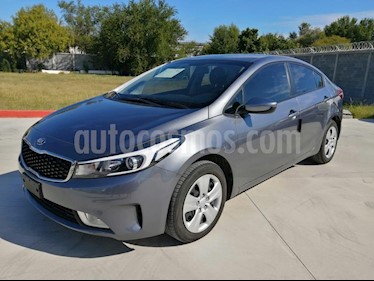 foto Kia Forte LX usado (2018) color Gris precio $235,000