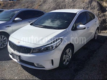 foto Kia Forte LX usado (2018) color Blanco precio $235,000