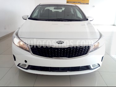 Foto Kia Forte EX Aut usado (2018) color Blanco precio $235,000