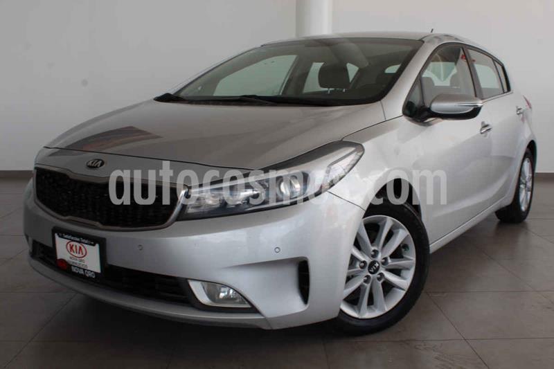 foto Kia Forte HB EX Aut usado (2017) color Plata precio $245,000