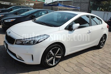 foto Kia Forte EX Aut usado (2017) color Blanco precio $240,000