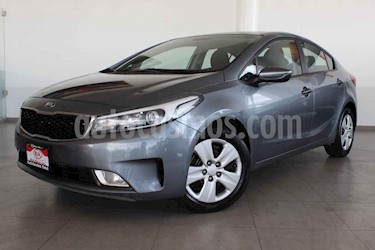 Foto Kia Forte LX usado (2017) color Gris precio $198,000