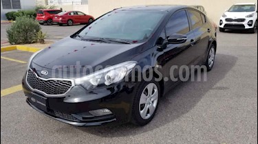 foto Kia Forte LX usado (2016) color Negro precio $190,000