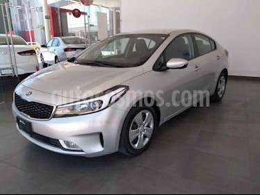 Kia Forte LX Aut usado (2017) color Plata precio $210,000