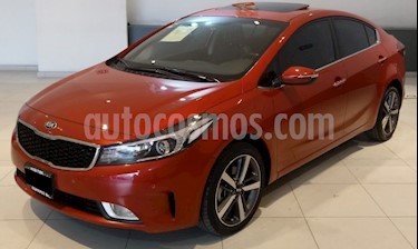 Foto Kia Forte SX Aut usado (2018) color Rojo precio $265,000