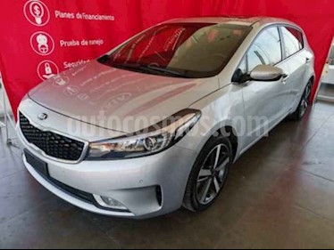 foto Kia Forte HB SX usado (2018) color Plata precio $233,000