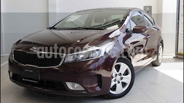 Kia Forte LX usado (2017) color Rojo precio $189,000