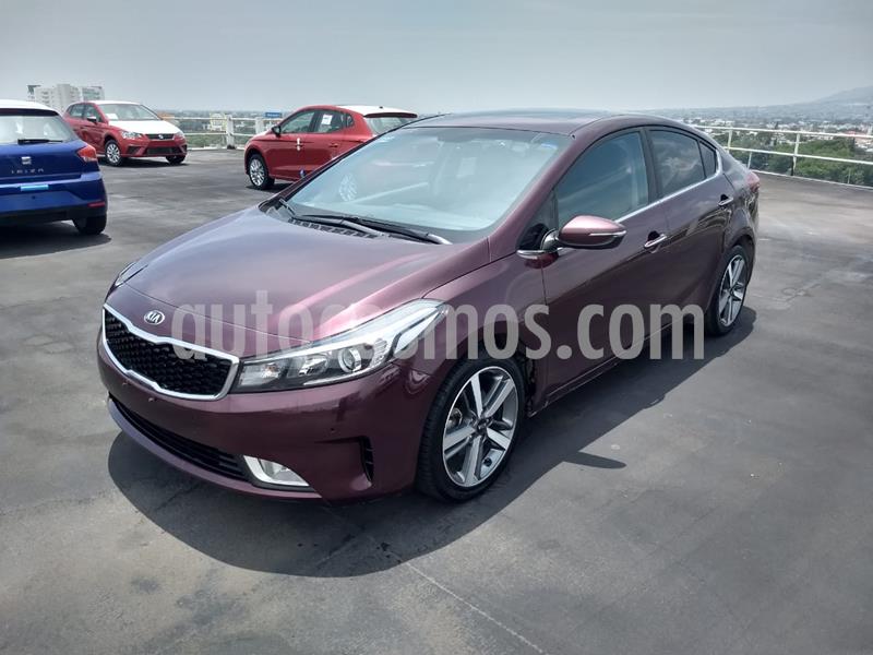 Foto Kia Forte Sedan SX Aut usado (2017) color Rojo Carmesin precio $228,900