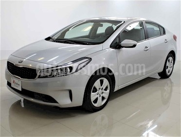 Kia Forte L Aut usado (2018) color Plata precio $188,000