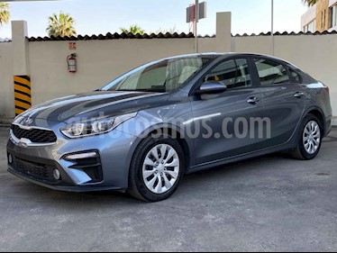 foto Kia Forte EX usado (2020) color Gris precio $254,900