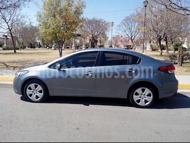 foto Kia Forte LX usado (2017) color Gris precio $200,000