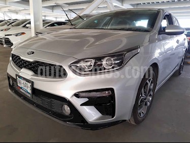 Kia Forte LX Aut usado (2020) color Plata precio $265,000